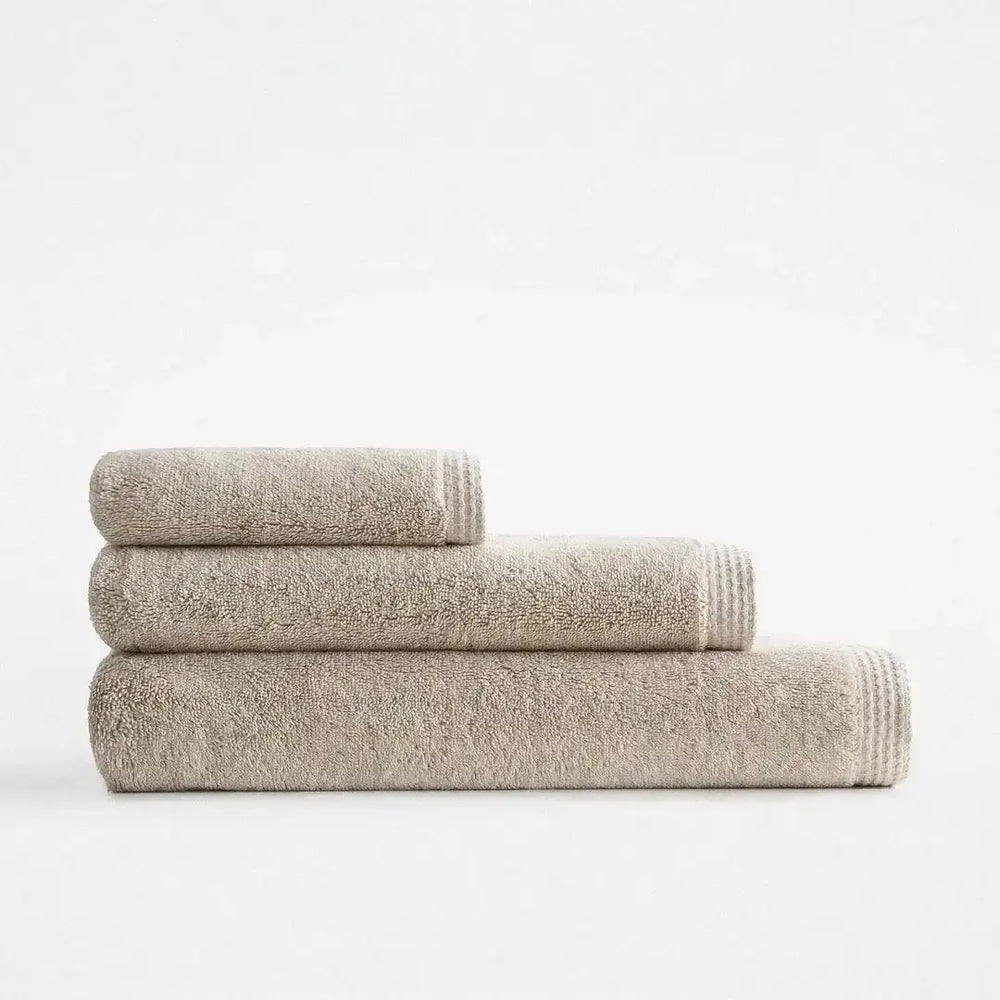 3-teiliges Bio-Baumwoll-Handtuchset in Beige | 600 g/m², mit Schmetterlingsstickerei